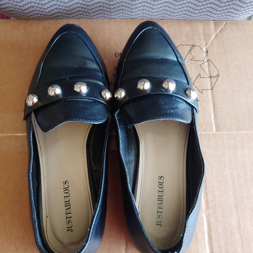 Black flat dress shoes